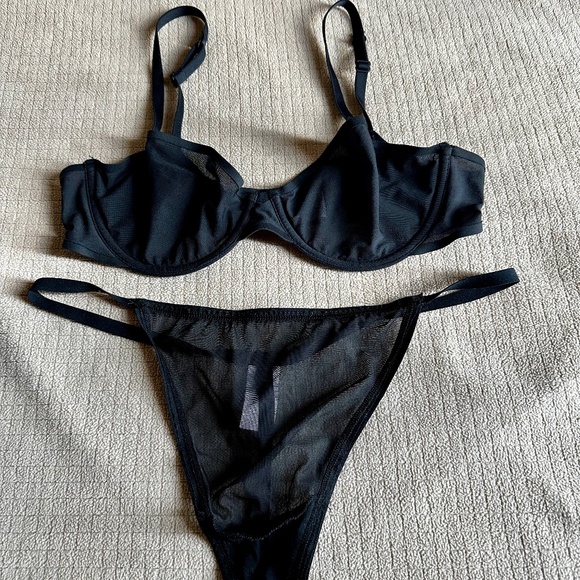 H&M BLACK STRETCH MESH MATCHING BRA AND PANTY - Picture 1 of 3